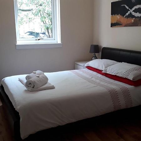 グラスゴー Bright City Centre House - Private Garden & Parking!ヴィラ エクステリア 写真